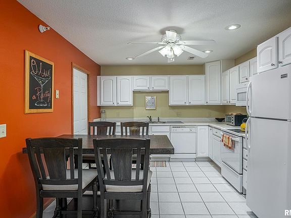 5th image of 3114 Holiday Ct #1