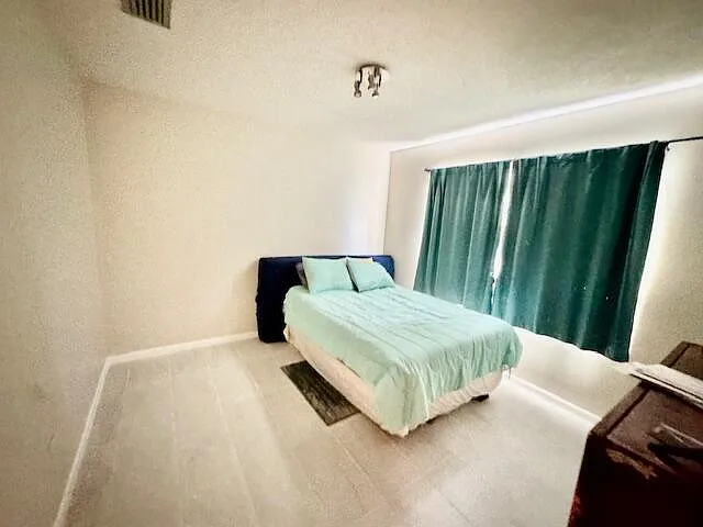 2810 NW 8th Ct — Photo 8