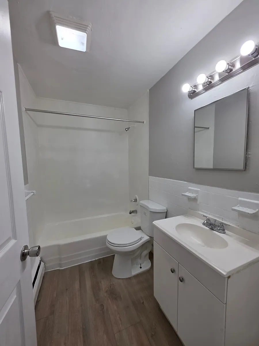 Building Photo - 114 Fairmont Ave #114A