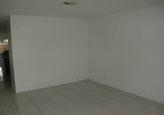 5th image of 3035 NW 103rd Ln