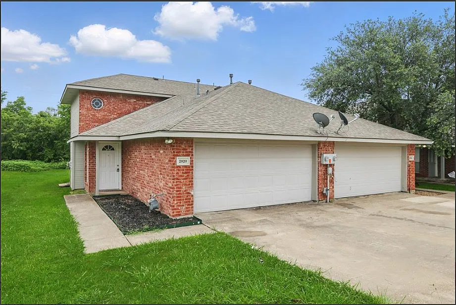 3 bed, 1200 sqft, $2,145 — Photo 2