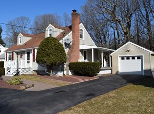 46 Horseshoe Dr, Hyde Park, NY 12538