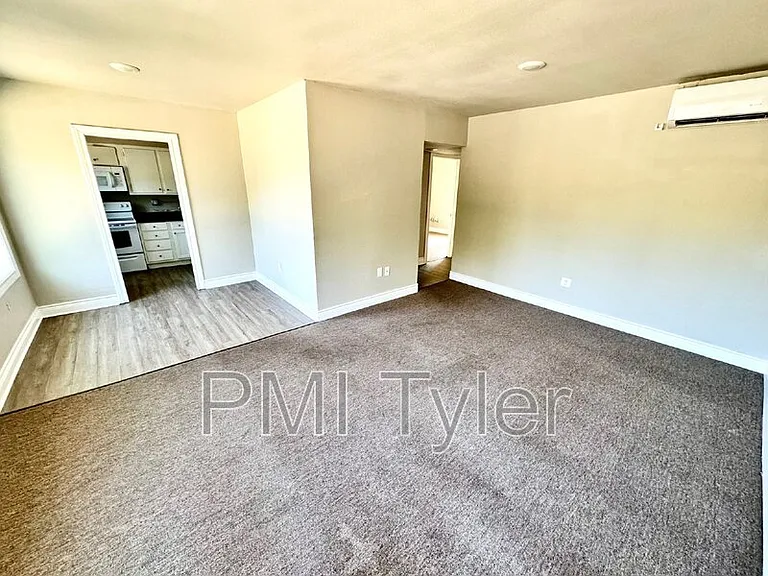 1806 W Oakwood St — Photo 7