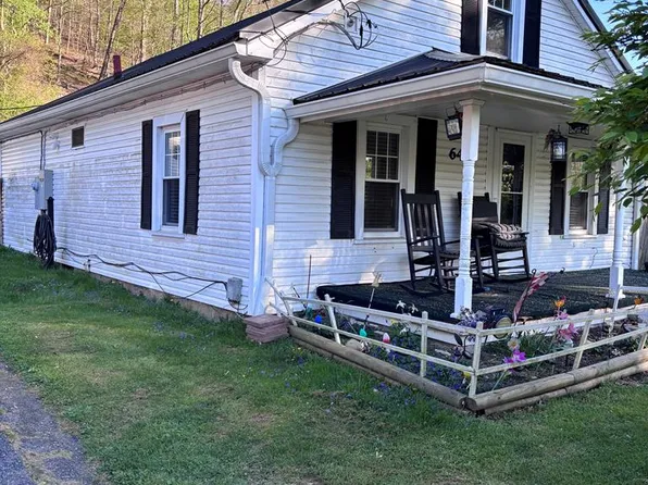 64 Valley St, Lucasville, OH 45648