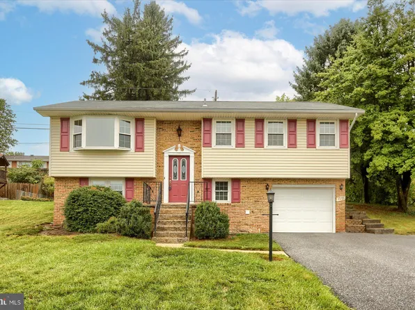 111 Greenwood Dr, New Cumberland, PA 17070