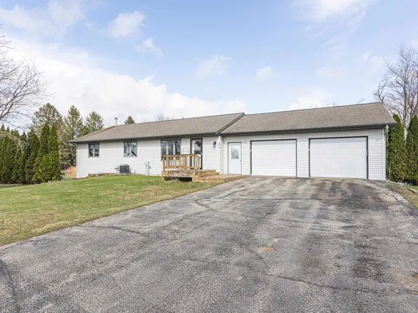 3310 N Percival St, Hazel Green, WI 53811