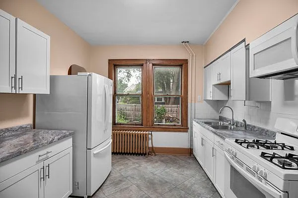 2139 Foster Ave — Photo 22