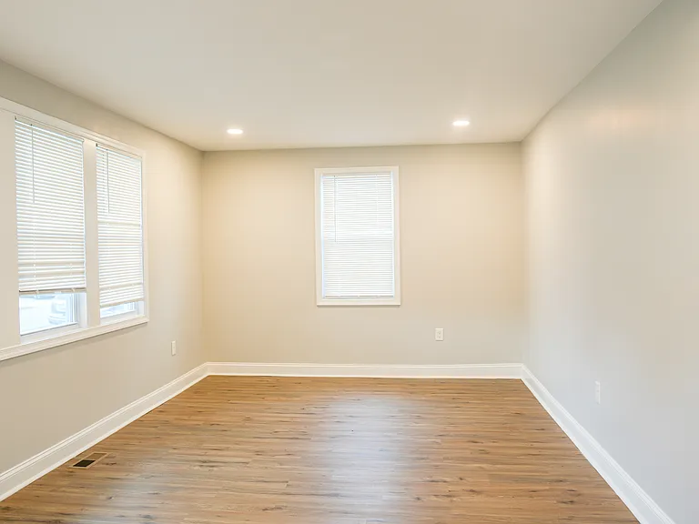 2205 Southern Ave — Photo 15