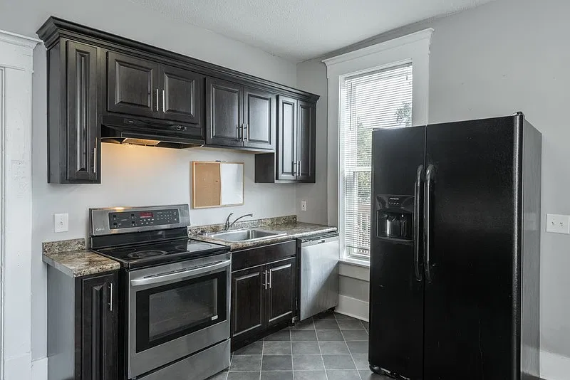 4 bed, 2.0 bath, 2200 sqft, $1,800 — Photo 4