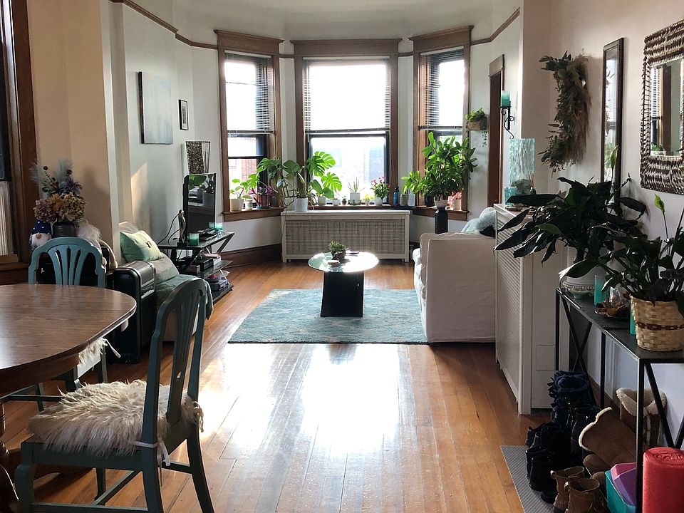 1st image of 1827 N Lincoln Park W