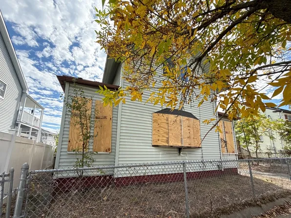 12 Howard St, Lynn, MA 01902