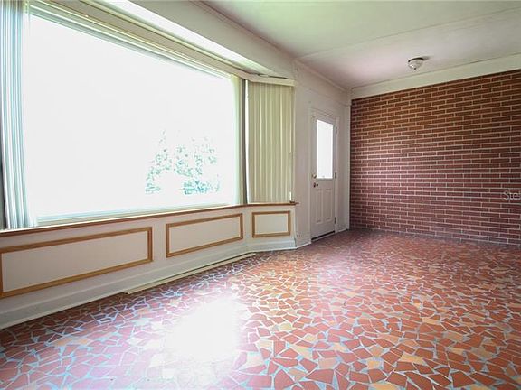 3rd image of 909 Sikes Blvd
