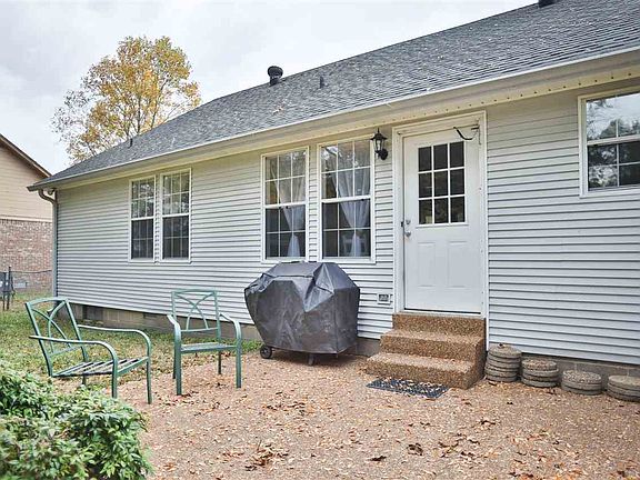 4th image of 86 Parker Dr