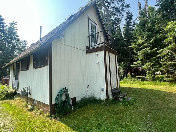 3rd image of 1529 Tamarack Ave