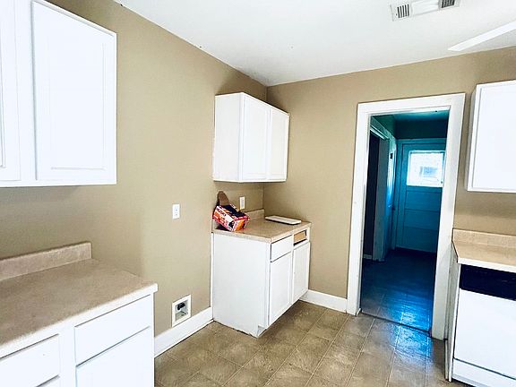 3rd image of 3748 Kinard Ave
