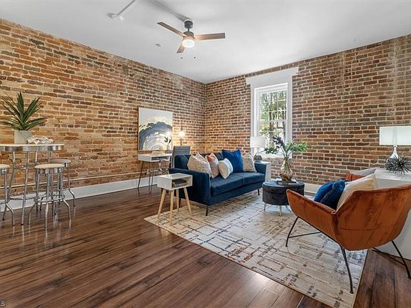 3rd image of 801 W McGee St Unit 16