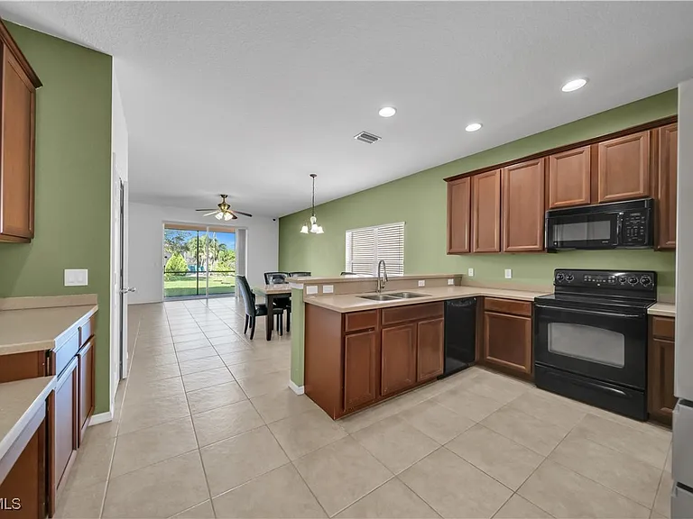 8125 Silver Birch Way — Photo 5