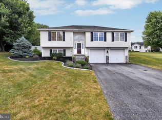117 Sunset Dr, Mount Holly Springs, PA 17065