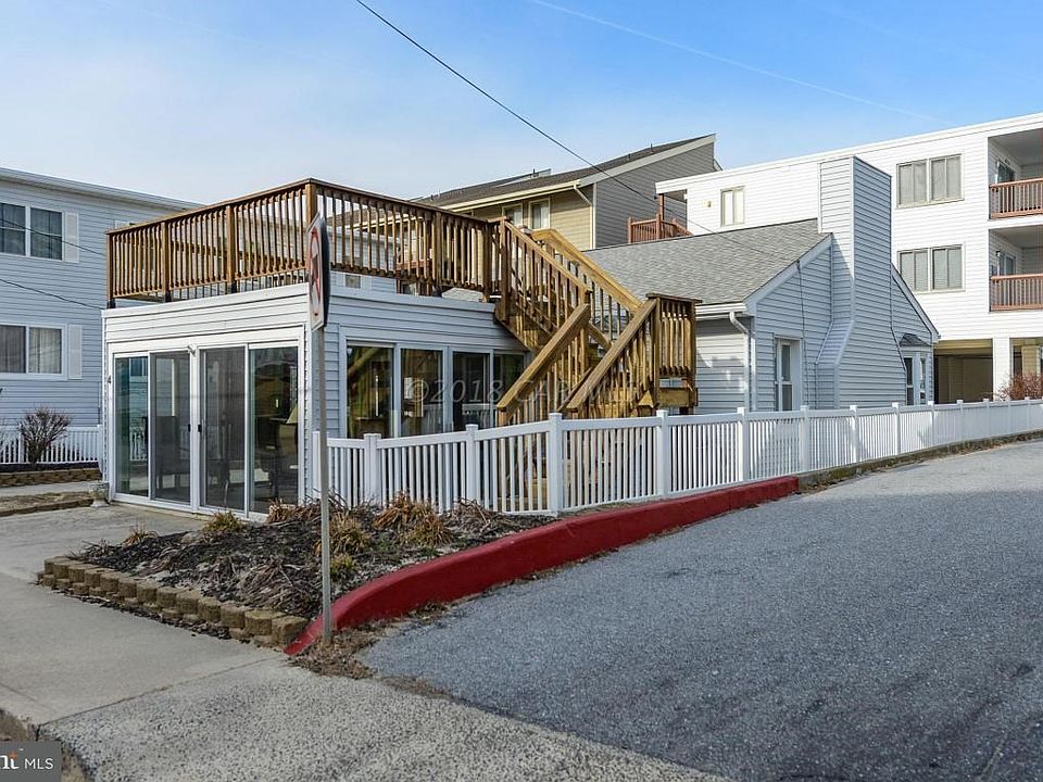 4 90th St OC
