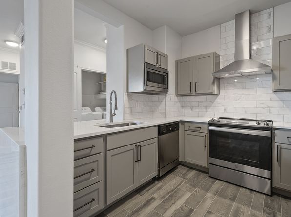 701 E Bluff St APT 1204