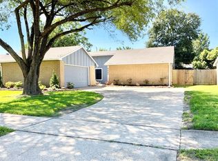 9902 Stonemont Rd, La Porte, TX 77571