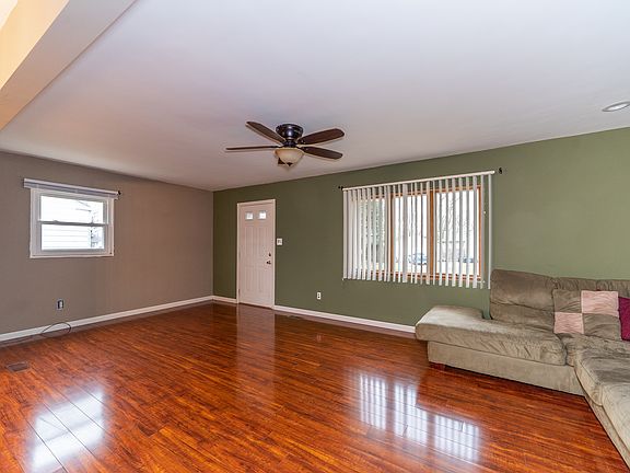 4th image of 300 Wendell Ln