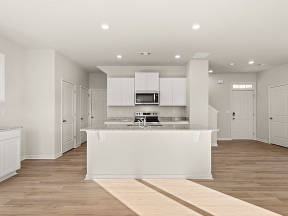 5th image of 3017 Manor Hill Dr