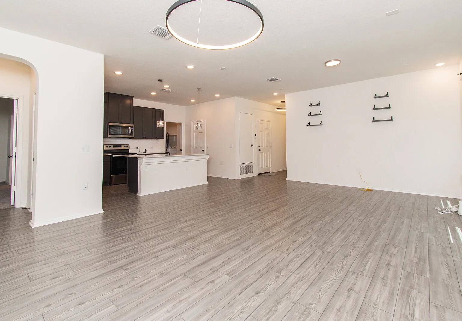 3 bed, 2.0 bath, 1491 sqft, $2,200 — Photo 3