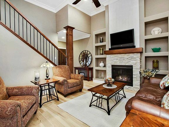 4th image of 818 McCloud Cir Unit 207
