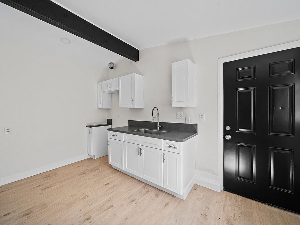 1st image of 44010 Carolside Ave #1/2