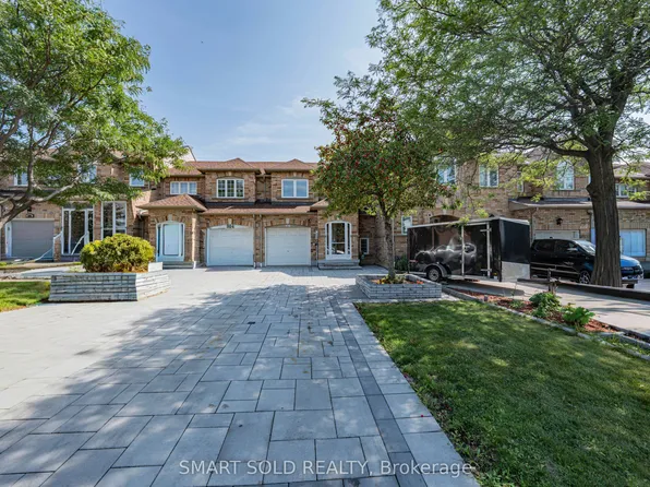 906 Delgado Dr, Mississauga, ON L5V 2S4
