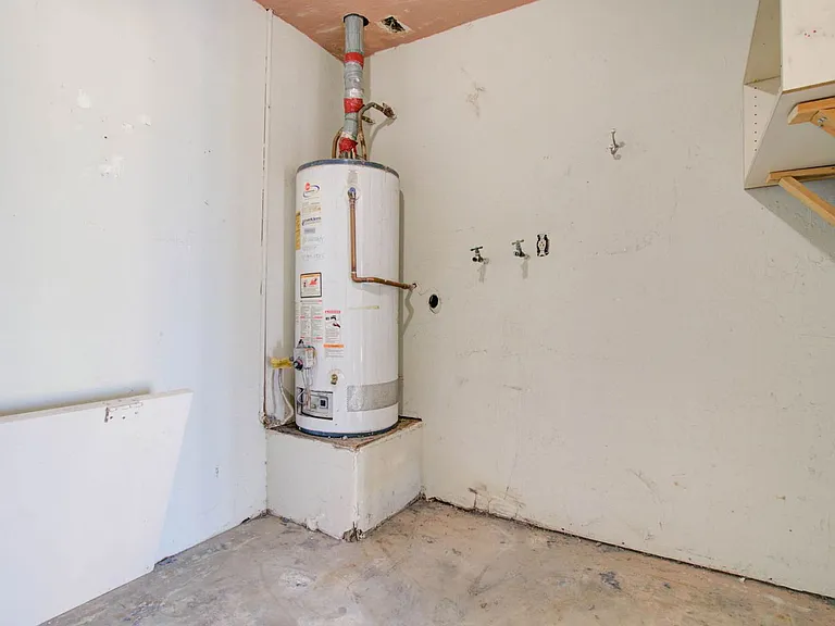 373 N Williams St — Photo 17