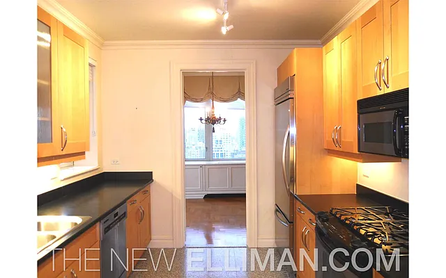 Rented by Douglas Elliman | media 20