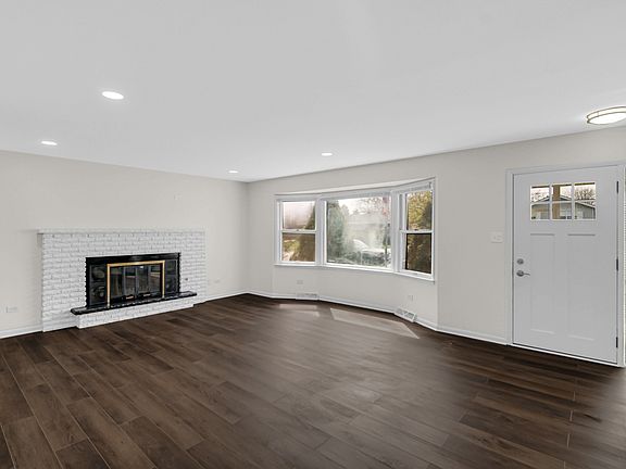 3rd image of 17525 Maple Ave