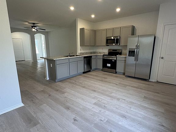 3rd image of 1495 Meadows Dr