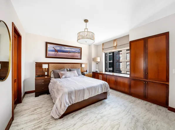 309 East 49th Street image 7 of 17