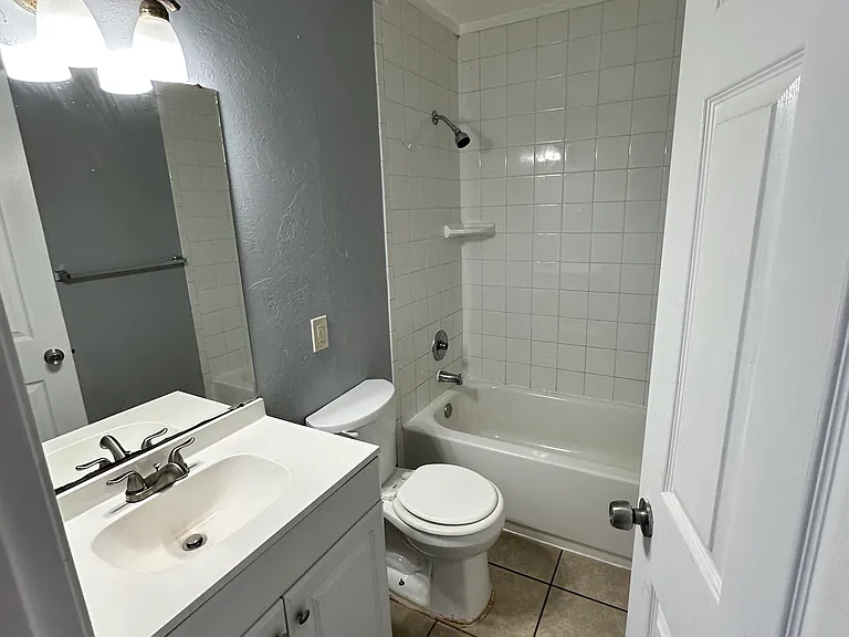 1501 SE 46th St — Photo 7