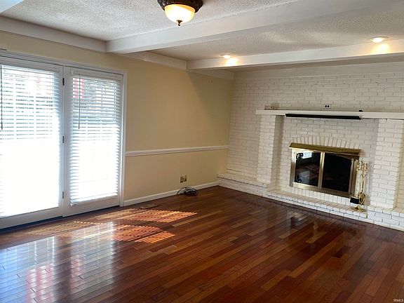 5th image of 945 Brookshire Dr
