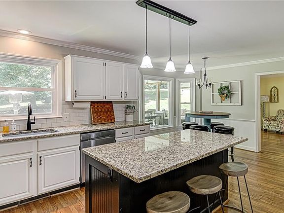 3rd image of 5404 Ashbey Ln