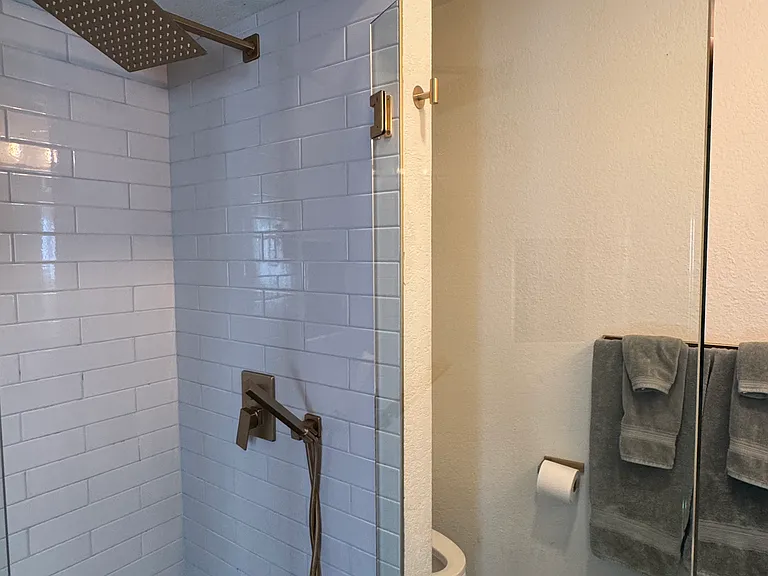 1007 E Wagoner Rd — Photo 5