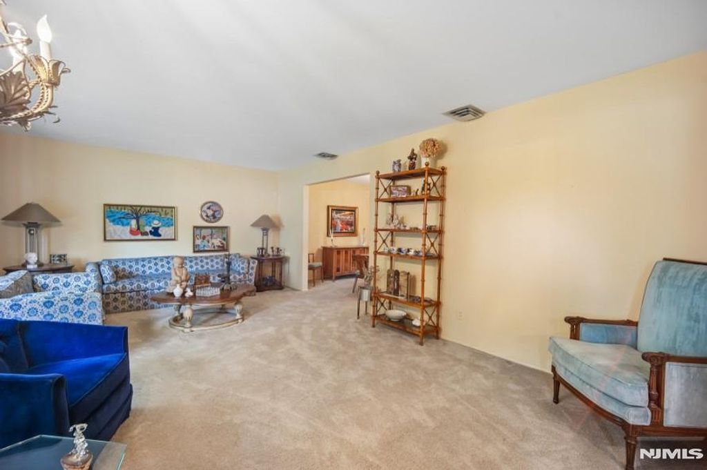 19 Bear Brook Ln, Livingston, NJ - View 6