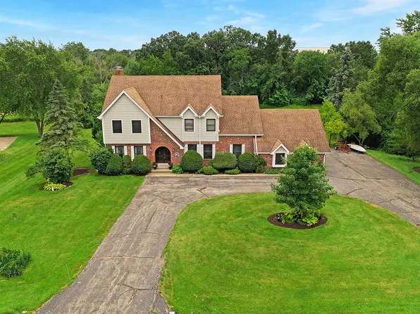 2 McGregor Ct, Hawthorn Woods, IL 60047