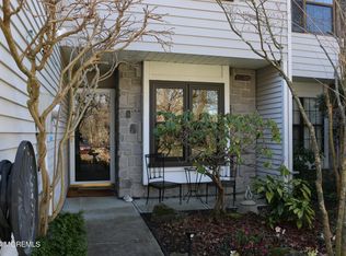 18 Hunters Run, Oceanport, NJ 07757