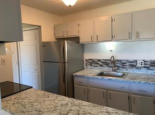 7010 Villa Dr APT 8, Waterford, MI 48327