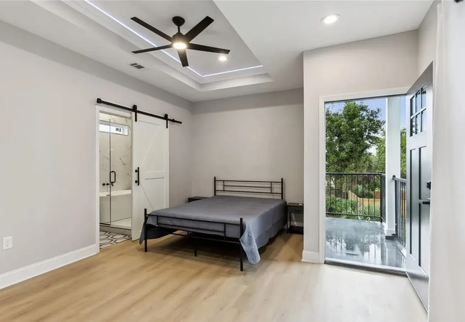 3 bed, 1309 sqft, $2,300 — Photo 4