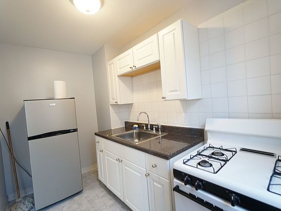 4th image of 31-33 47th St #3C