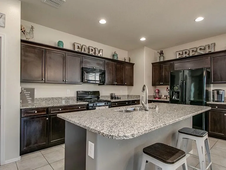 29857 W Columbus Ave — Photo 3