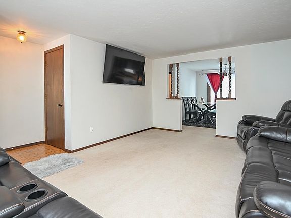 5th image of 441 Menlo Park Rd