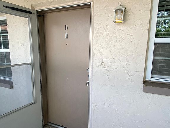 2nd image of 808 Grand Central St #11
