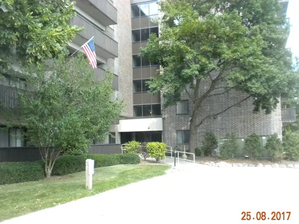 920 Vose Dr APT 101, Gurnee, IL 60031